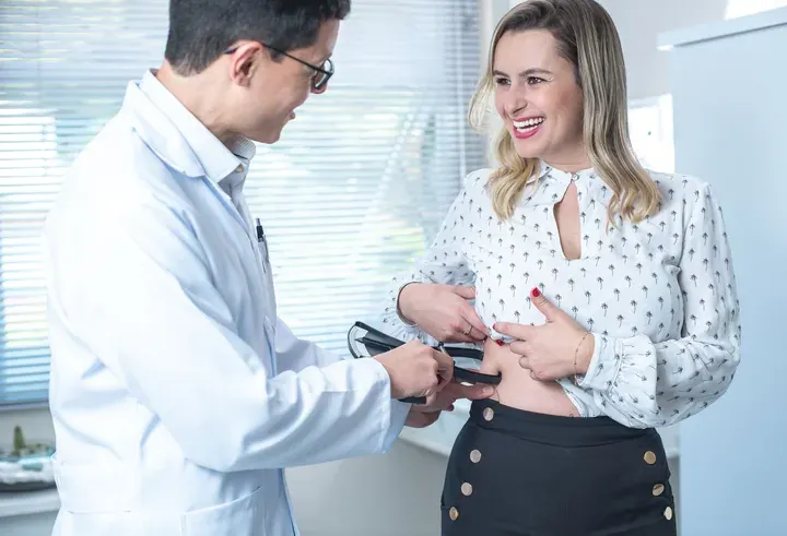 Clinical body composition analysis for visceral fat assessment